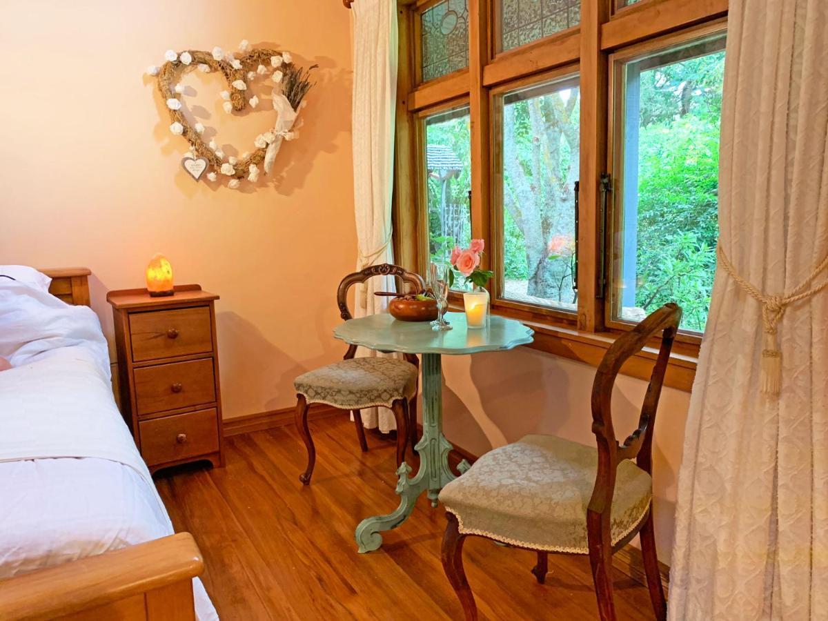 Quail Farm, Colonial Charm Bed & Breakfast Nelson Exterior photo